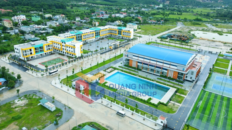 Trường Tiểu học Hạ Long 1 (đặc khu Vân Đồn) khang trang, hiện đại (8-2025). Ảnh: Lan Anh