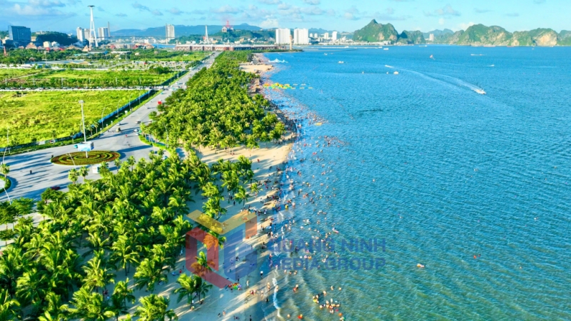 Bãi tắm Bãi Cháy (8-2025). Ảnh: Thanh Hải