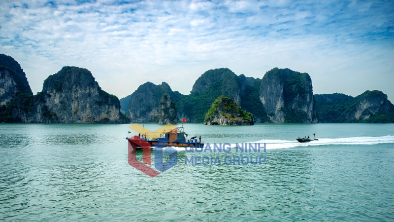 Tuần tra trên Vịnh Hạ Long (8-2025). Ảnh: Nguyễn Hải Huy
