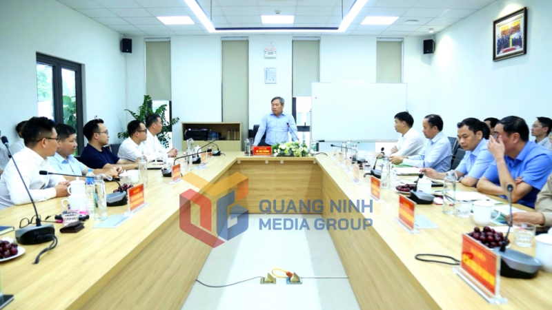 Đồng chí Vũ Đại Thắng, Ủy viên Trung ương Đảng, Bí thư Tỉnh ủy, Trưởng Đoàn ĐBQH tỉnh phát biểu tại buổi làm việc (9-2025). Ảnh: Thu Chung