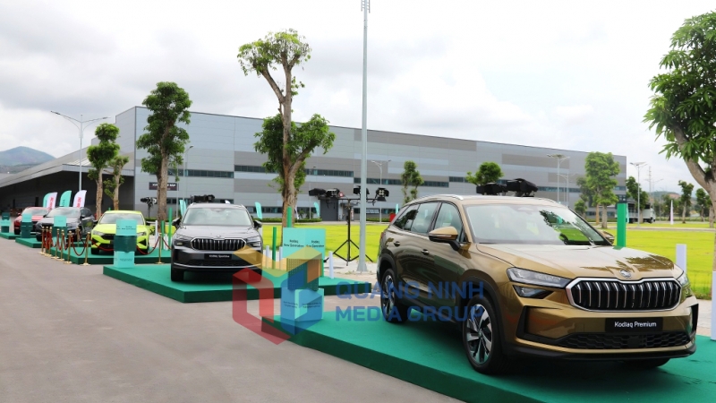 Xe ô tô mang thương hiệu Skoda sản xuất tại Nhà máy ô tô Thành Công Việt Hưng (KCN Việt Hưng) được giới thiệu ra thị trường. Ảnh: Đỗ Phương