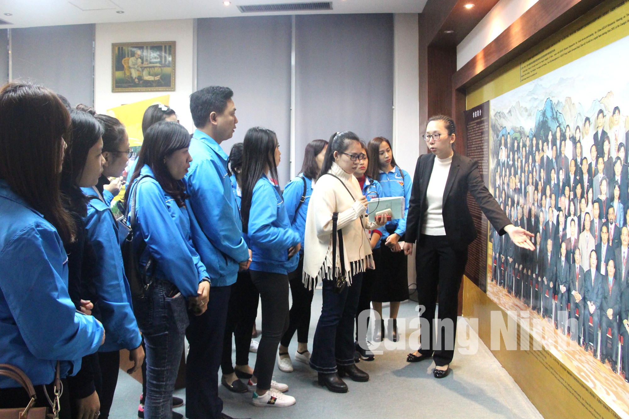 Đoàn đại biểu thanh niên tỉnh QN tham quan phòng truyền thống học viên giao lưu thanh niên quốc tế Quảng Tây.