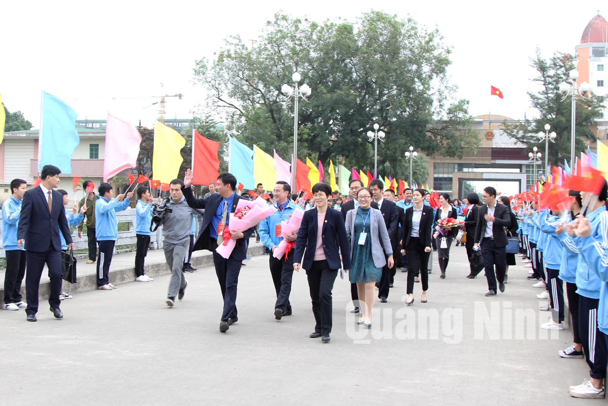 Thanh thiếu niên tỉnh Quảng Tây (Trung Quốc) vui mừng chào đón đoàn đại biểu thanh niên tỉnh Quảng Ninh tham gia chương trình giao lưu hữu nghị thanh niên tỉnh Quảng Ninh - Quảng Tây lần thứ II, năm 2017.