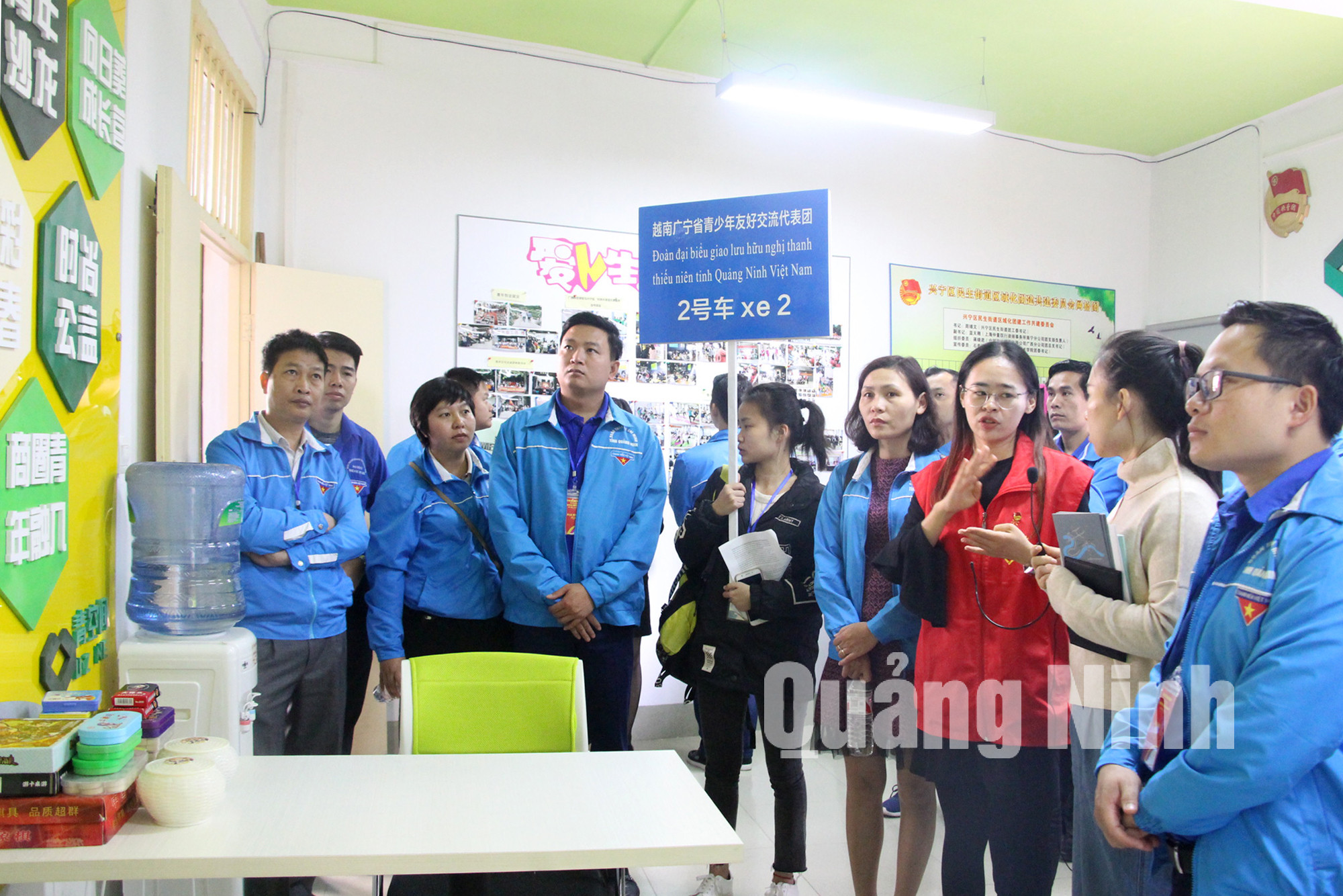 Đại biểu thanh niên tỉnh Quảng Ninh tham quan Quán lịch sử Đoàn Thanh niên Cộng sản Nam Ninh.
