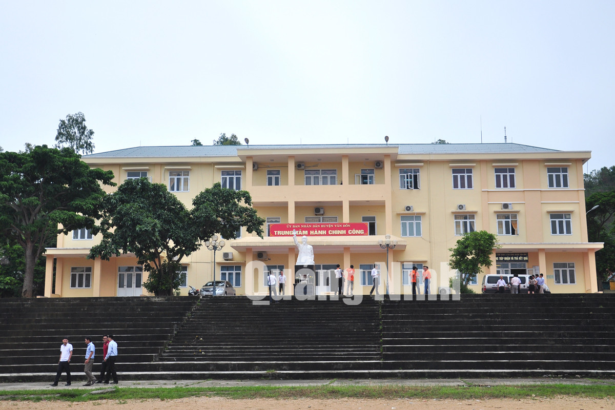 Trung tâm Hành chính công huyện Vân Đồn.