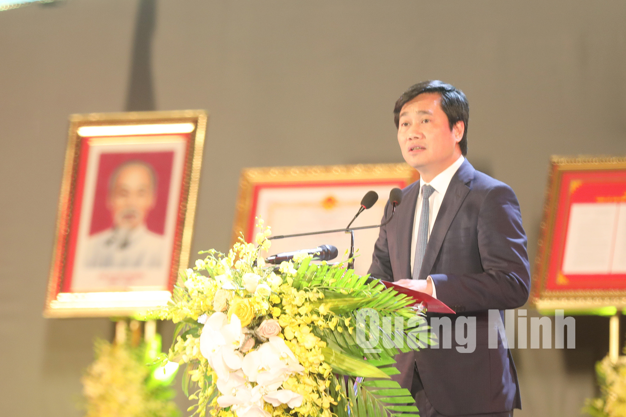 Chủ tịch UBND tỉnh Nguyễn Tường Văn phát biểu tại buổi lễ (12-2020). Ảnh: Đỗ Phương