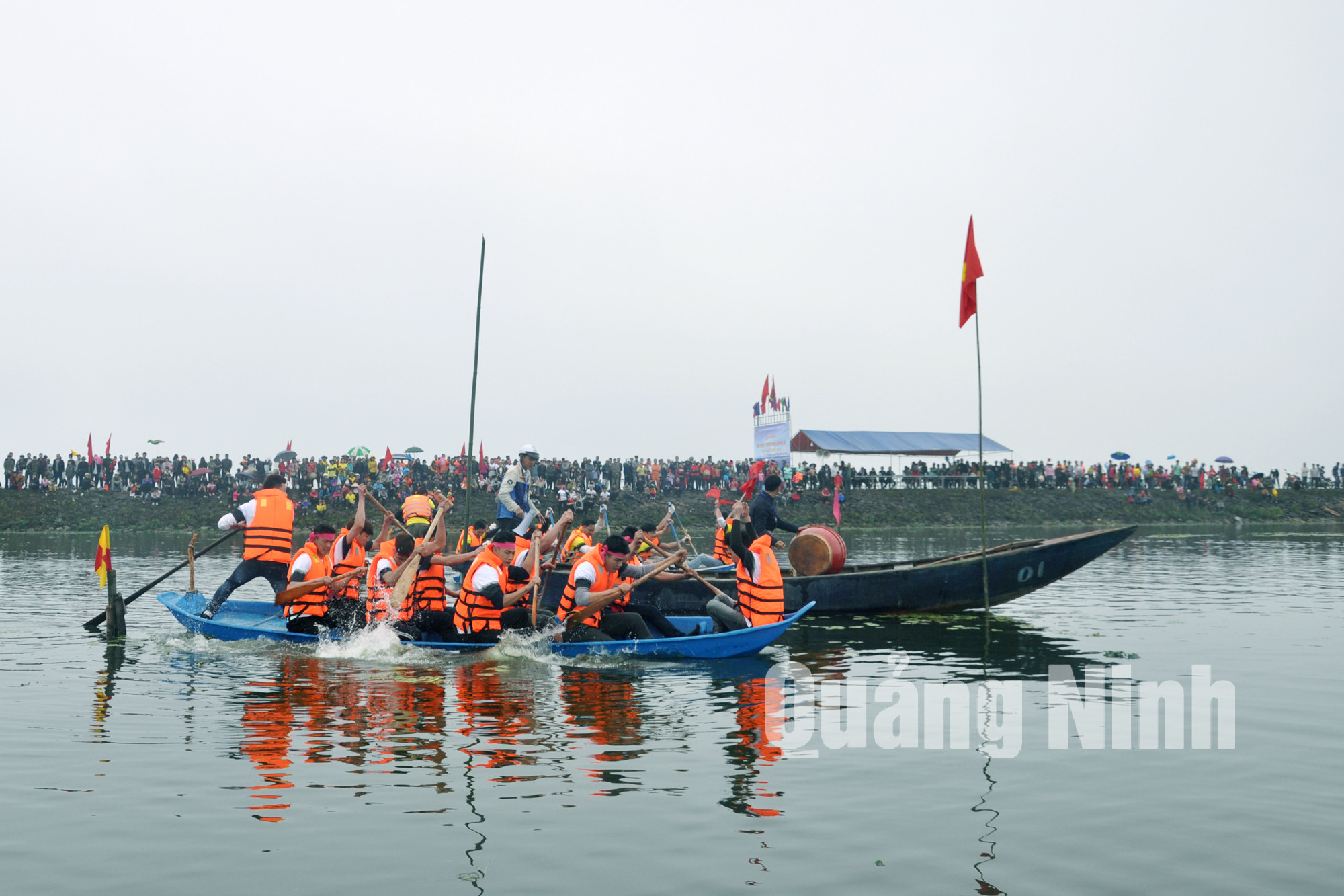 Lễ hội đua thuyền truyền thống xã Đồng Rui lần thứ XIII-2018 (2-2018). Ảnh: Nguyễn Duy