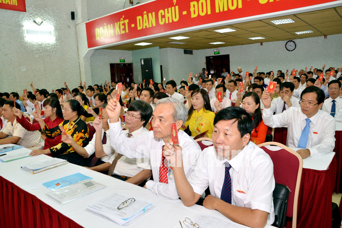 Đại hội biểu quyết thông qua Nghị quyết Đảng bộ Thành phố lần thứ XXII, nhiệm kỳ 2015 – 2020