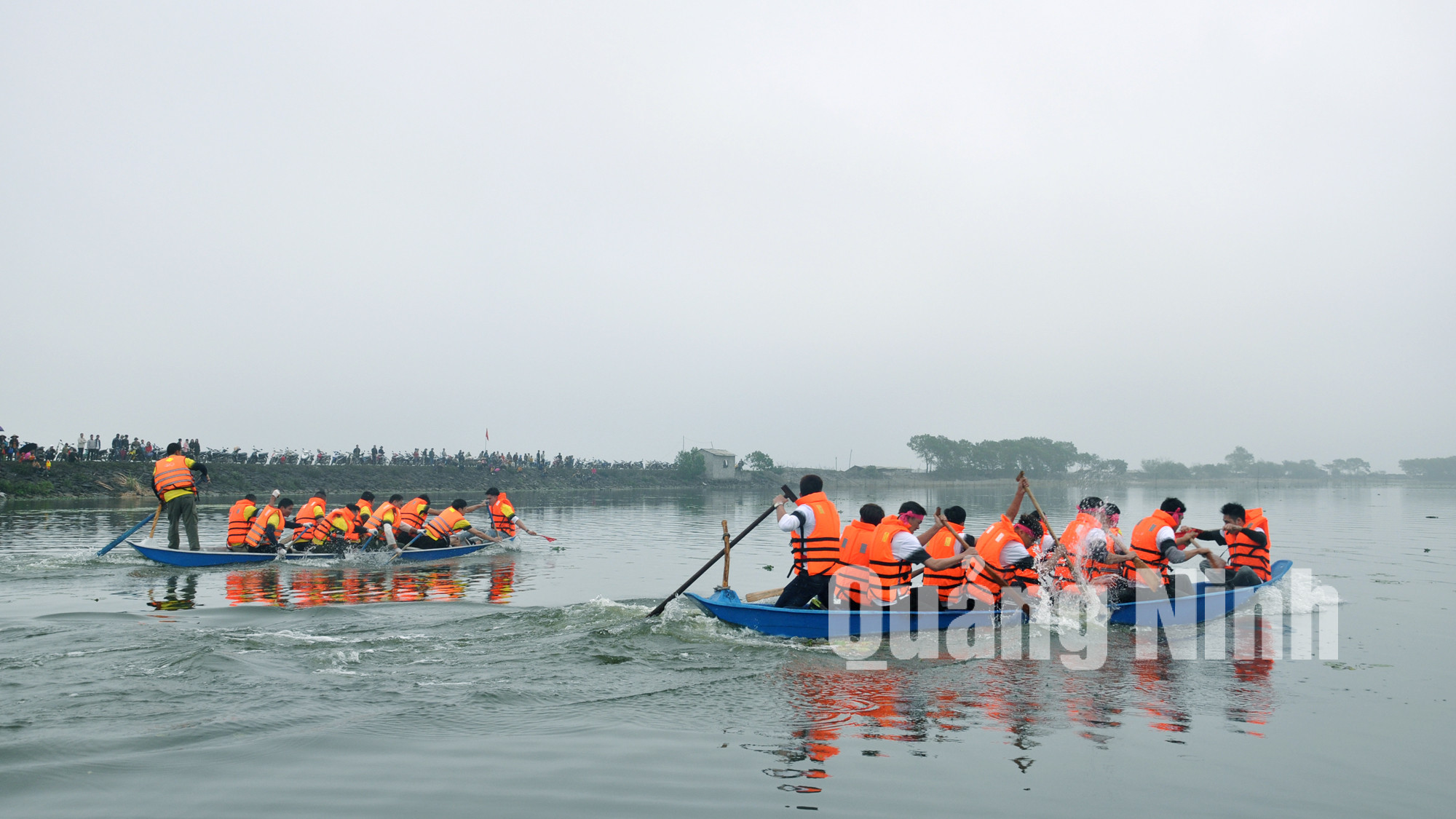 Lễ hội đua thuyền truyền thống xã Đồng Rui lần thứ XIII-2018 (2-2018). Ảnh: Nguyễn Duy