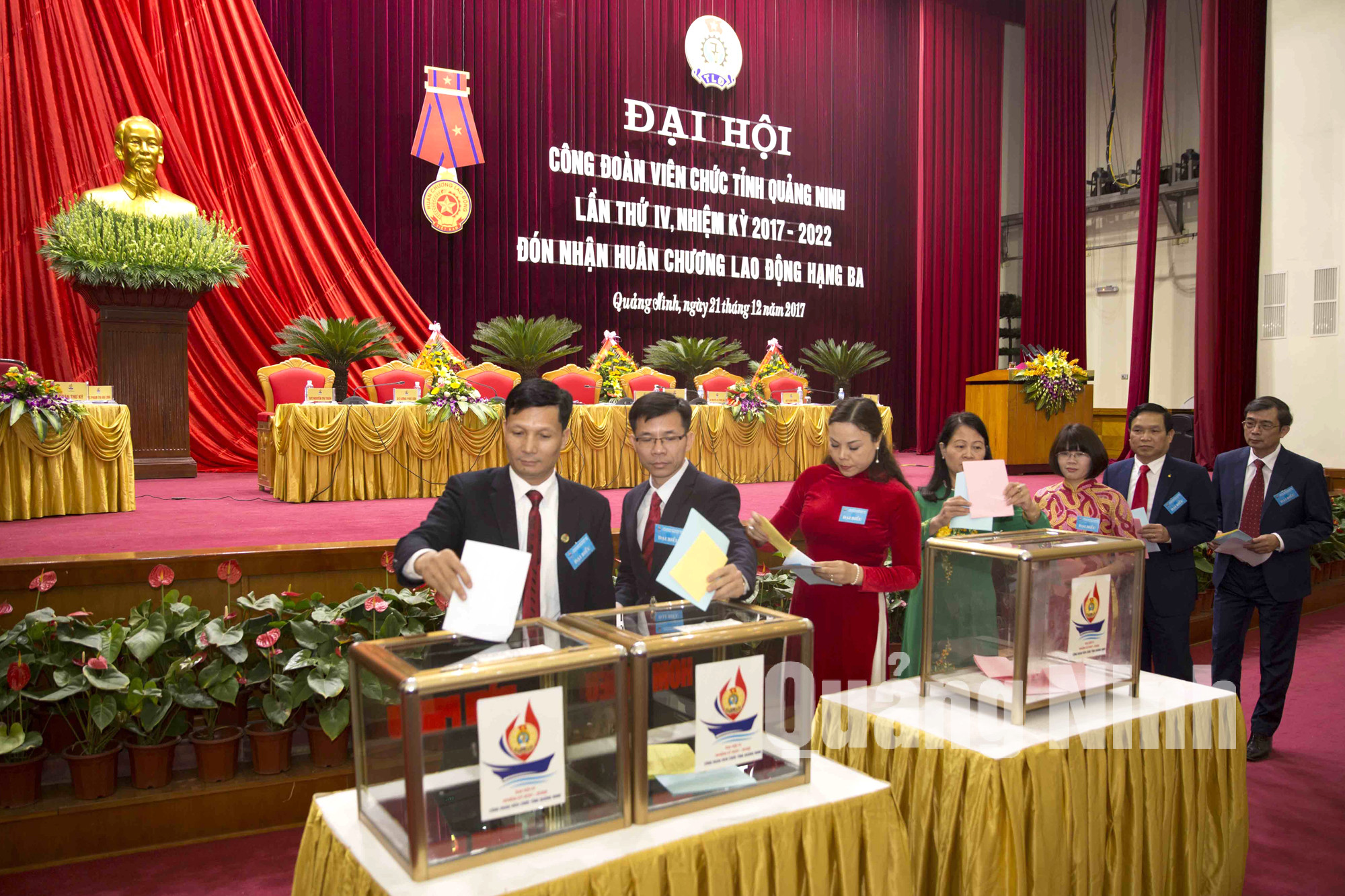 Đại hội bầu đoàn đại biểu dự Đại hội XIII Công đoàn Quảng Ninh và Đại hội V Công đoàn Viên chức Việt Nam, nhiệm kỳ 2018-2023.