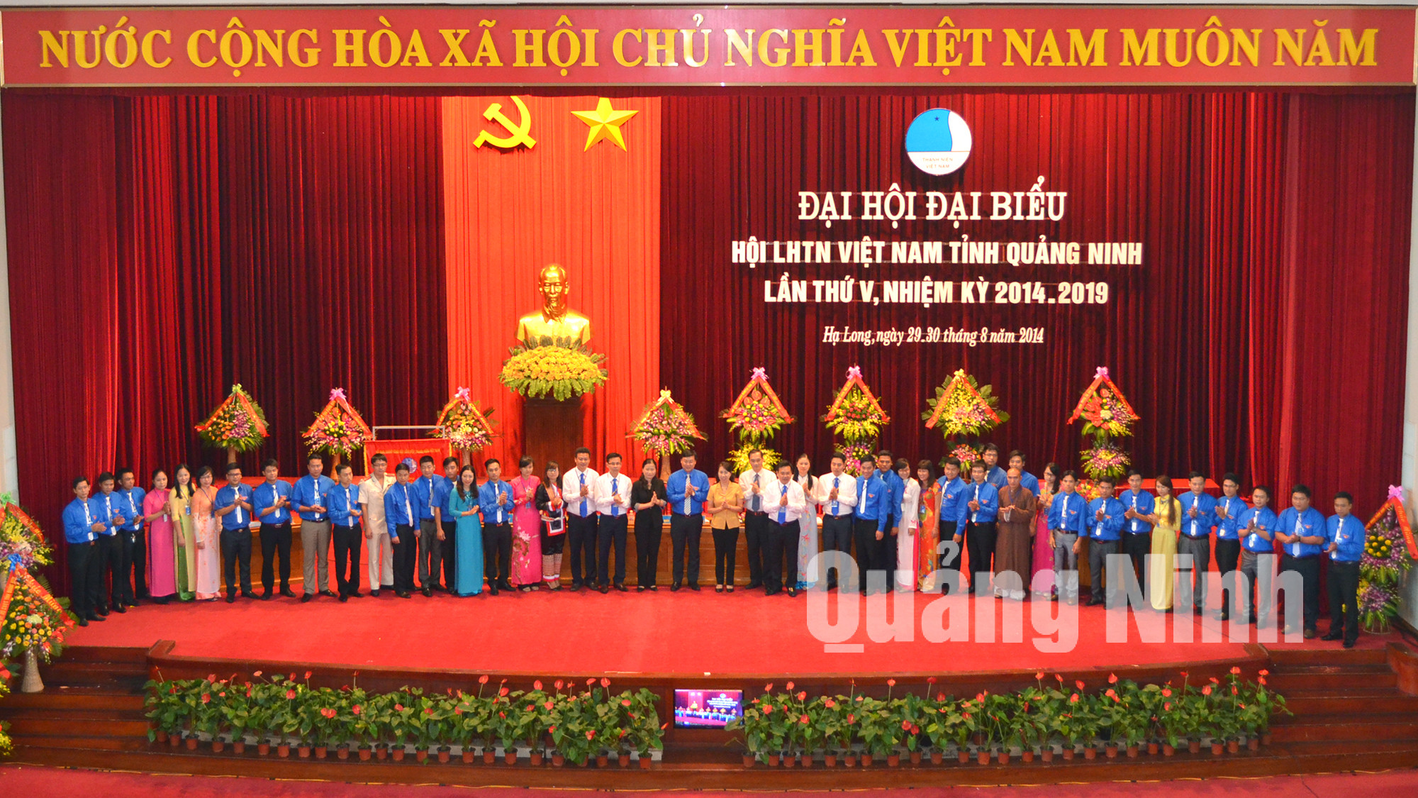 Ủy ban Hội liên hiệp thanh niên Việt Nam tỉnh Quảng Ninh khóa V ra mắt Đại hội. Ảnh: Bá Trinh