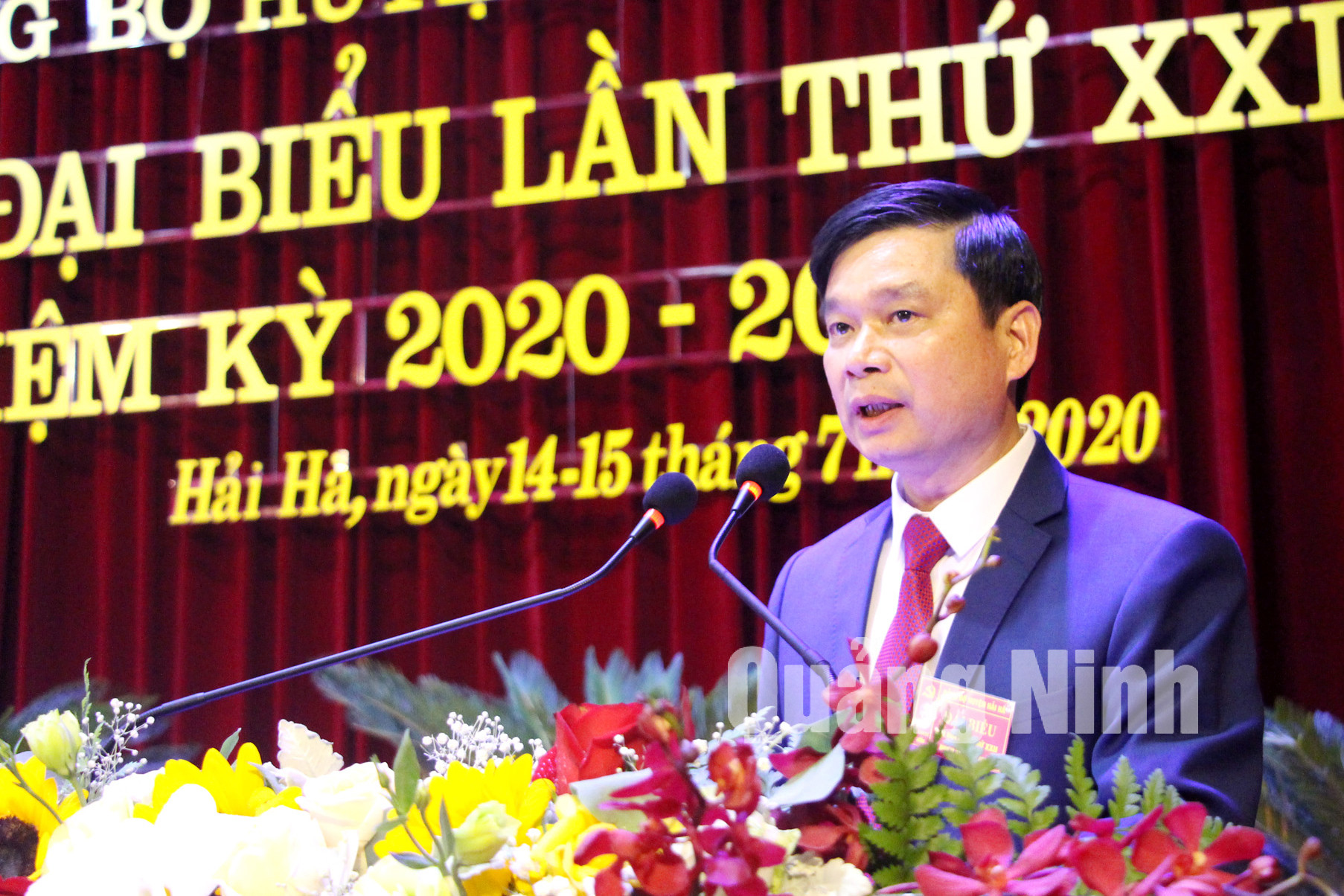Đồng chí Phạm Xuân Đài, Bí thư Huyện ủy Hải Hà, trình bày báo cáo chính trị tại đại hội (7-2020). Ảnh: Thu Chung