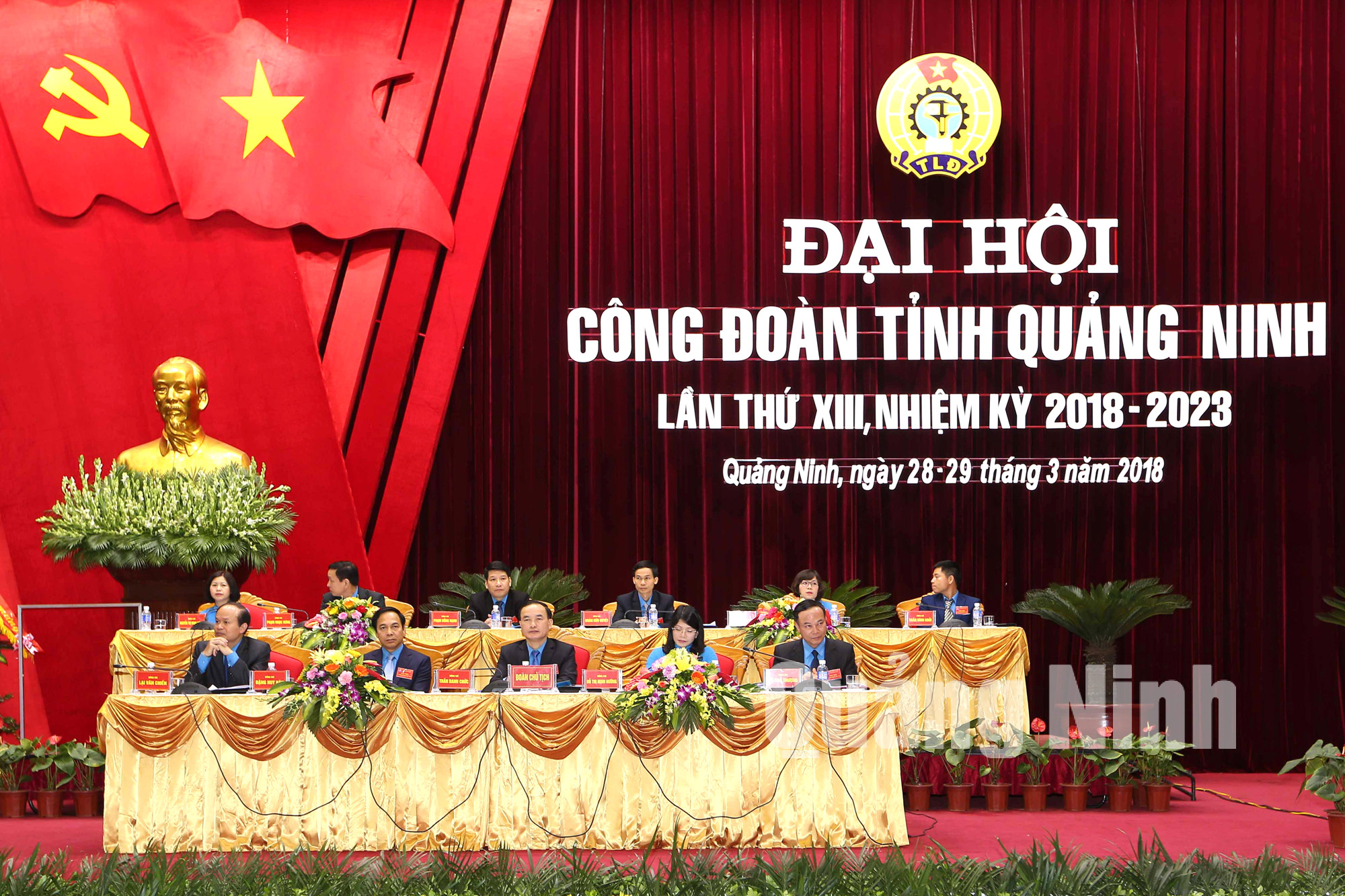 Đoàn Chủ tịch điều hành Đại hội Công đoàn tỉnh lần thứ XIII, nhiệm kỳ 2018-2023 (3-2018). Ảnh: Khánh Giang