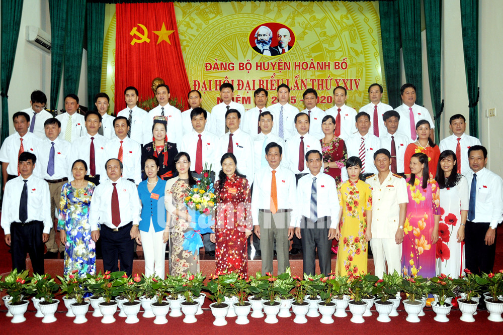 BCH Đảng bộ huyện Hoành Bồ khoá XXIV, nhiệm kỳ 2015-2020 ra mắt Đại hội
