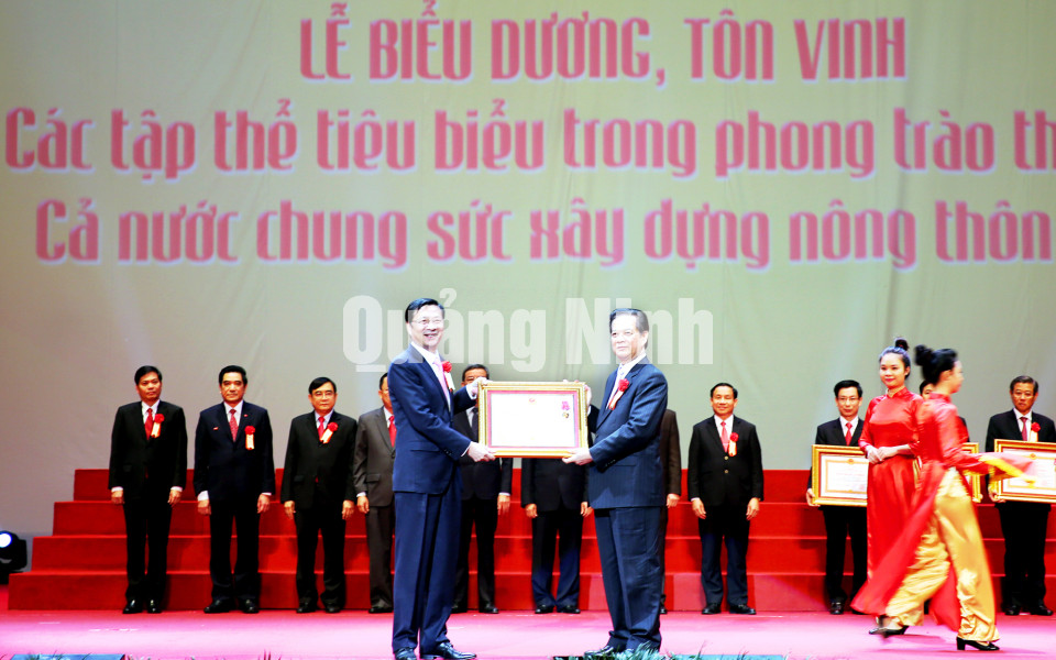 Quảng Ninh đón nhận Huân chương Lao động hạng Nhất trong phong trào thi đua cả nước chung sức xây dựng nông thôn mới, tháng 12-2015
