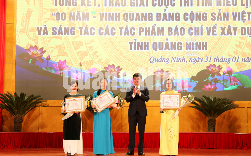 Trao giải Cuộc thi tìm hiểu "90 năm-Vinh quang Đảng cộng sản Việt Nam", tháng 1-2020