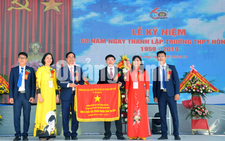 Bí thư Tỉnh ủy Nguyễn Xuân Ký tham dự lễ kỷ niệm 60 năm thành lập trường THPT Hòn Gai (TP Hạ Long), tháng 11-2019