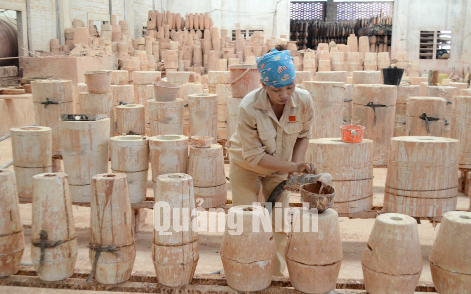 Sản xuất gốm sứ Đông Triều