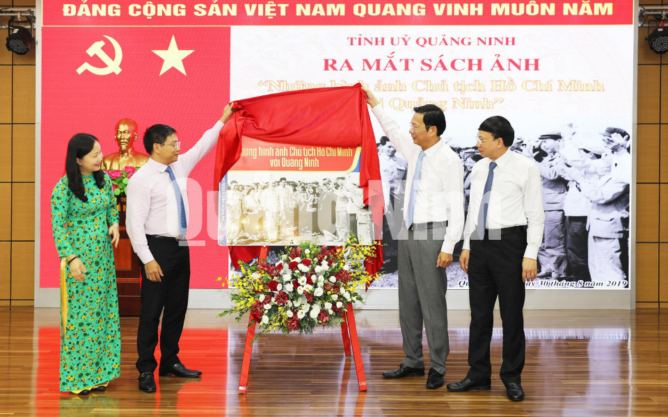 Ra mắt sách ảnh Chủ tịch Hồ Chí Minh với Quảng Ninh, tháng 8-2019