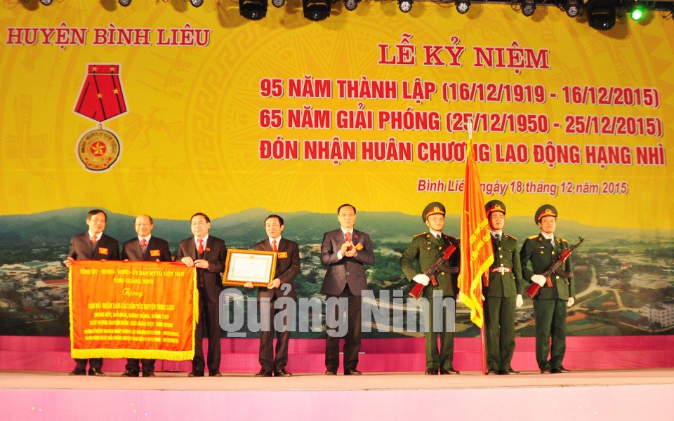 Huyện Bình Liêu kỷ niệm 95 năm ngày thành lập, 65 năm ngày giải phóng và đón nhận Huân chương Lao động hạng Nhì, tháng 12-2015