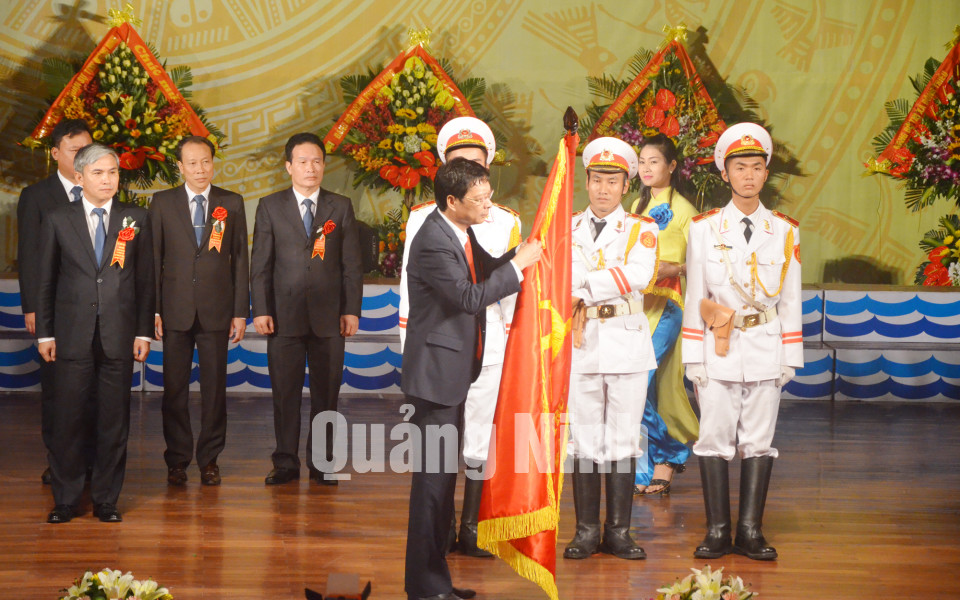 Đảng bộ Than Quảng Ninh đón nhận Huân chương Lao động hạng Nhất, tháng 7-2016