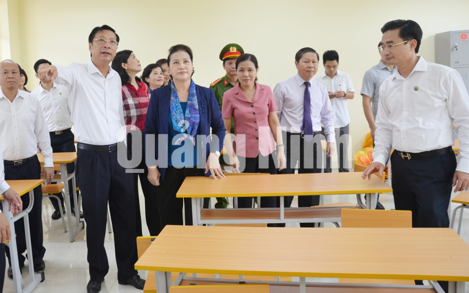 Chủ tịch Quốc hội Nguyễn Thị Kim Ngân trao tặng công trình Trường Tiểu học và THCS Đồng Sơn, tháng 8-2019