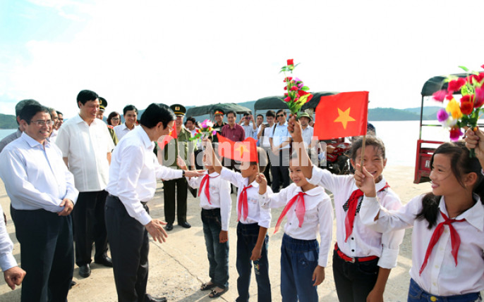 Chủ tịch nước Trương Tấn Sang thăm và làm việc tại Quảng Ninh, tháng 7-2014