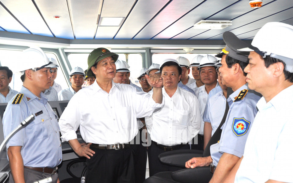 Thủ tướng Chính phủ Nguyễn Tấn Dũng thăm và làm việc tại Công ty TNHH MTV đóng tàu Hạ Long, tháng 4-2014