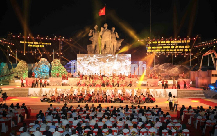 Kỷ niệm 60 năm Ngày giải phóng Khu mỏ, TP Cẩm Phả đón nhận Huân chương Độc lập hạng Nhất, tháng 4-2015