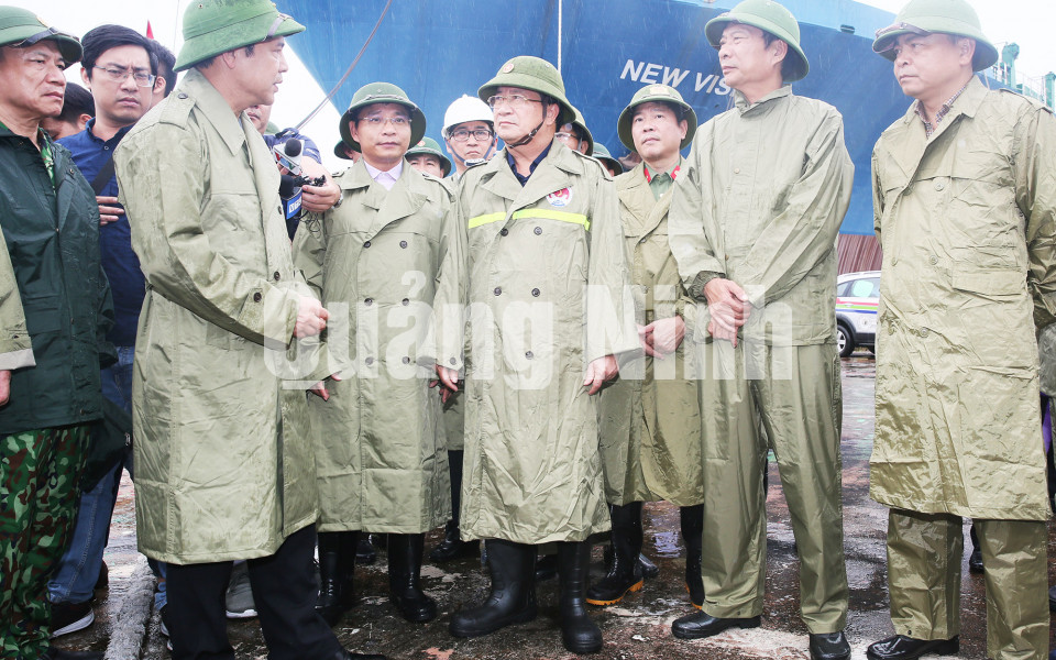 Phó Thủ tướng Trịnh Đình Dũng kiểm tra công tác chống bão tại Quảng Ninh, tháng 7-2019