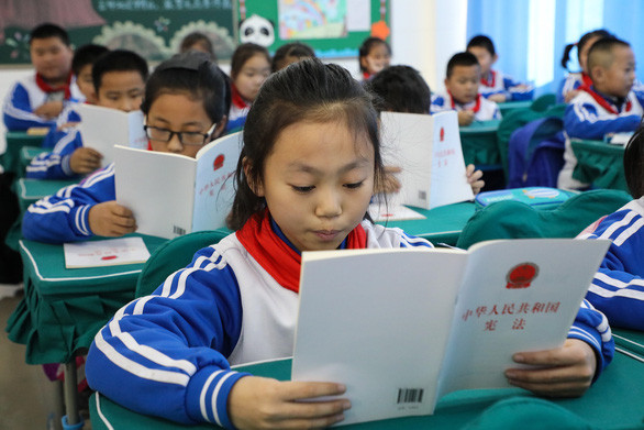 Trung Quốc cấm giáo trình nước ngoài từ mẫu giáo tới THCS - Ảnh 1.