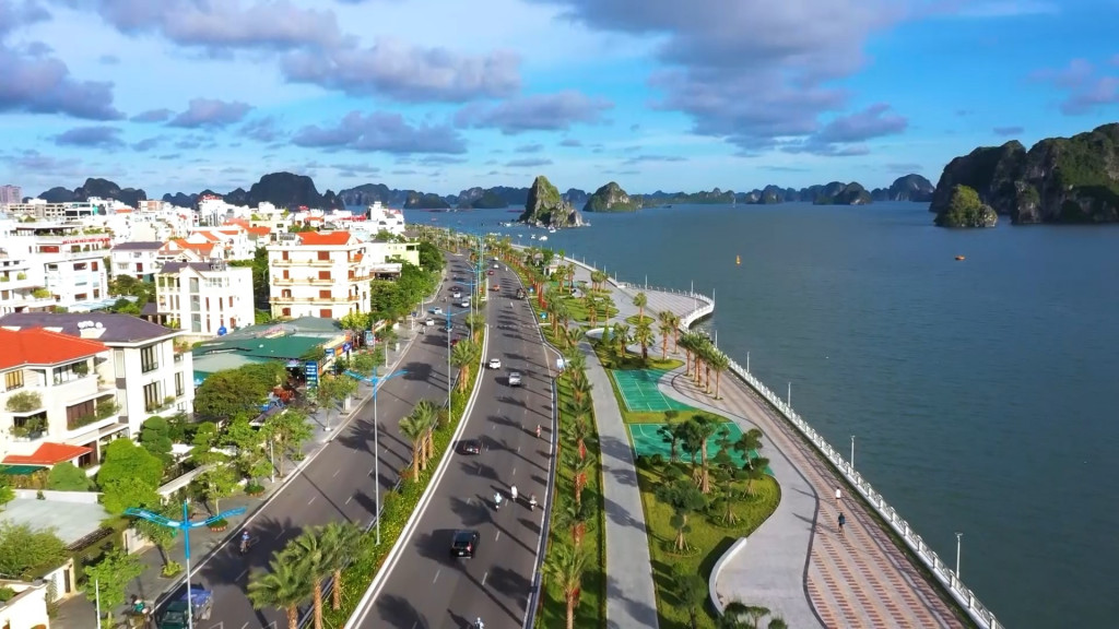 Với tinh thần trách nhiệm cao, các đại biểu quốc hội, Hội đồng nhân dân đã góp phần xây dựng Quảng Ninh ngày một phát triển. (Ảnh: Một góc TP Hạ Long)