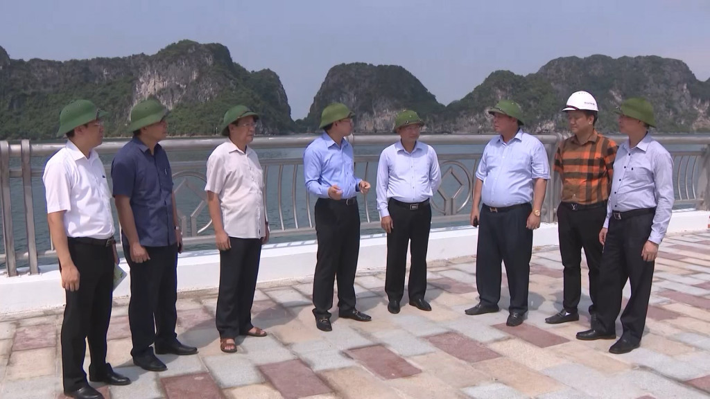 Bí thư Tỉnh ủy, Chủ tịch HĐND Nguyễn Văn Ký giám sát các công trình dự án trên địa bàn TP Hạ Long.