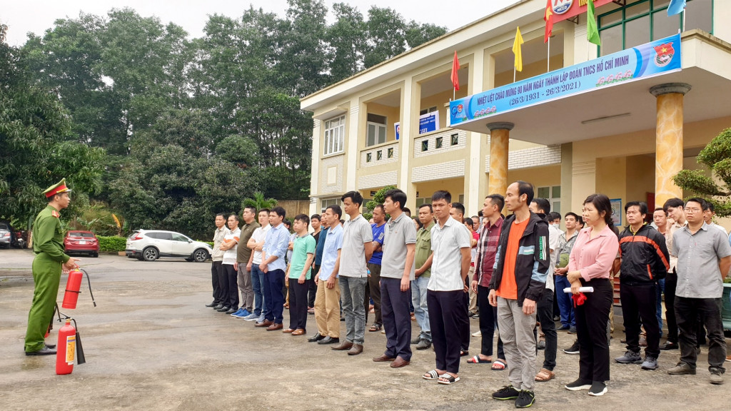 Huấn luyện nghiệp vụ PCCC&CNCH tại Công ty CN Hóa chất mỏ Việt Bắc - Micco.
