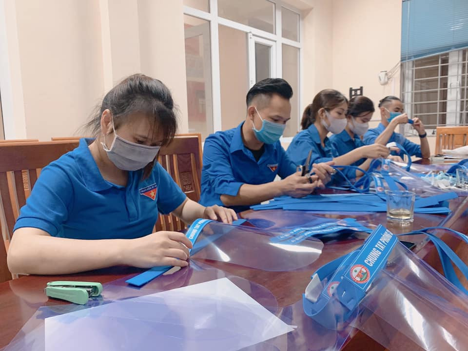 ĐVTN huyện Hải Hà tham gia làm tấm chắn giọt bắn cho lực lượng phục vụ công tác bầu cử trên địa bàn huyện.