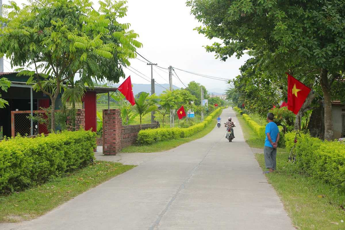Những tuyến đường khang trang, sạch đẹp tại thôn Sán Xế Đông, xã Đông Ngũ, huyện Tiên Yên hôm nay.