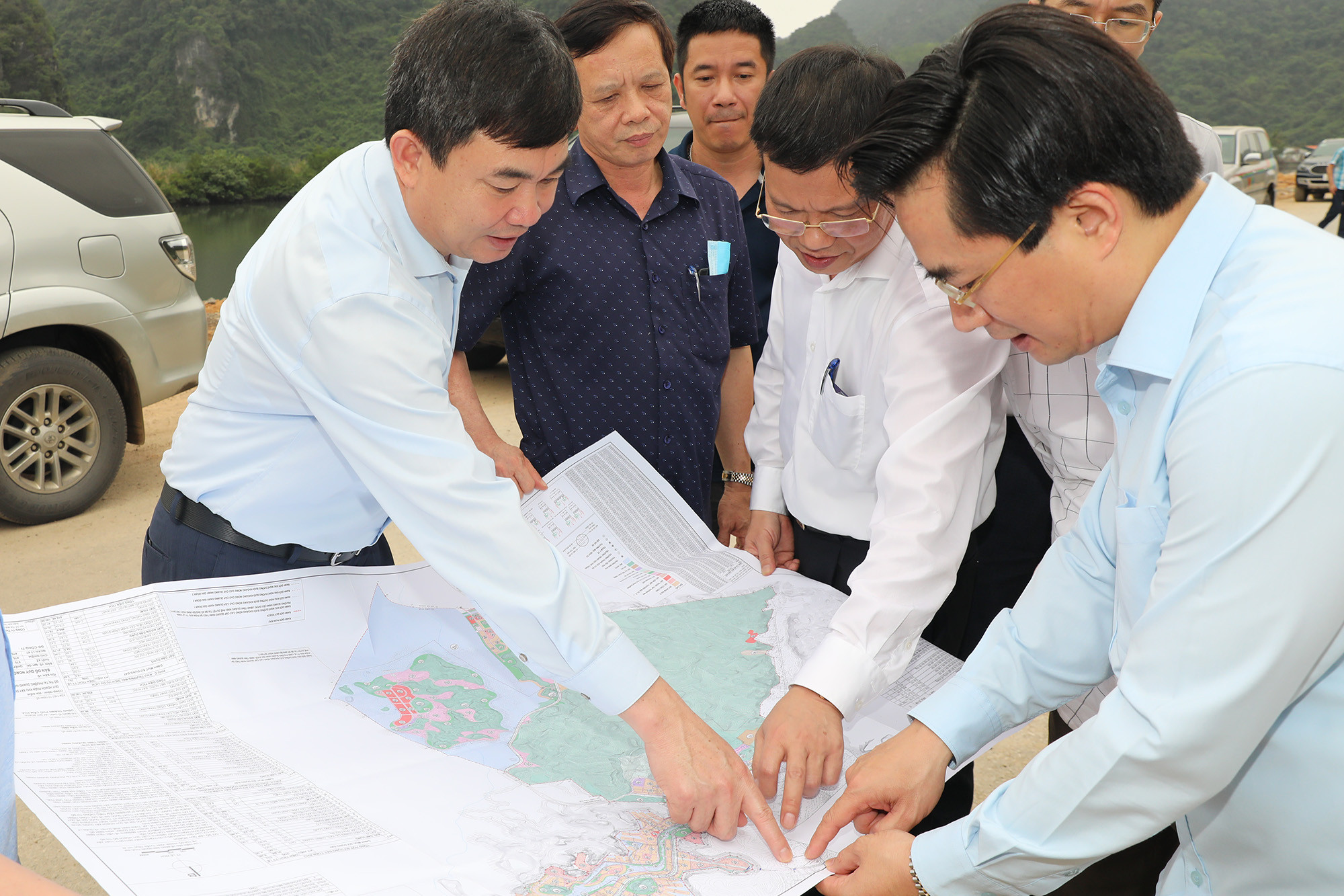 Phó Bí thư Thường trực Ngô Hoàng Ngân kiểm tra tiến độ dự án giao thông trên địa bàn TP Cẩm Phả.