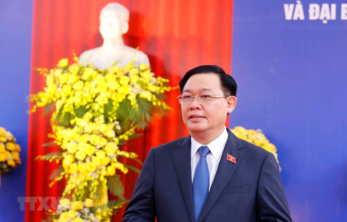 Chủ tịch Quốc hội Vương Đình Huệ trả lời phỏng vấn báo chí. (Ảnh: Doãn Tấn/TTXVN)