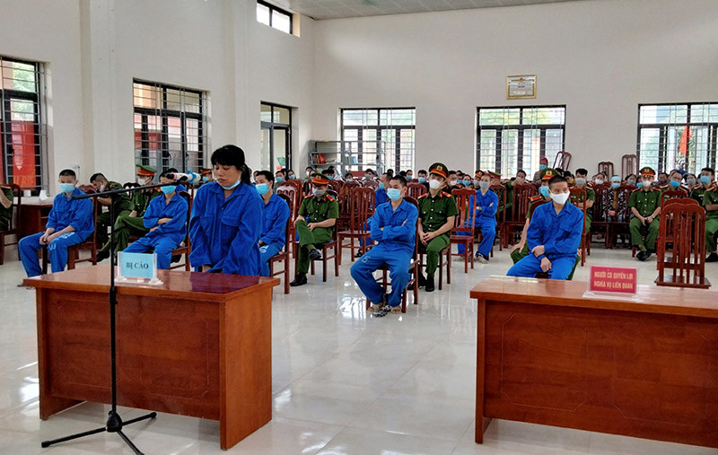 Bị cáo Nguyễn Thị Vui cùng đồng phạm trong vụ án đưa người xuất cảnh trái phép