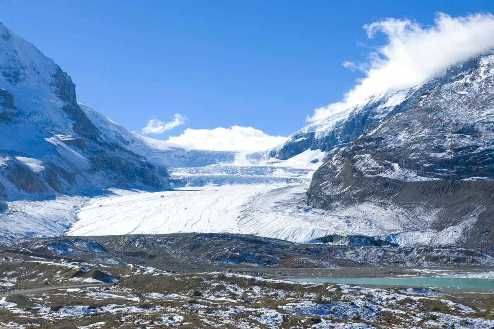 Pasterze, Áo: Sông băng nằm bên dưới ngọn núi cao nhất của Áo, Grossglockner. Đây là sông băng dài nhất ở Áo với chiều dài 8,4 km. Khung cảnh tráng lệ của dòng sông băng, cùng dãy núi trắng xóa dựng đứng hai bên bờ, mê hoặc những du khách ghé thăm.