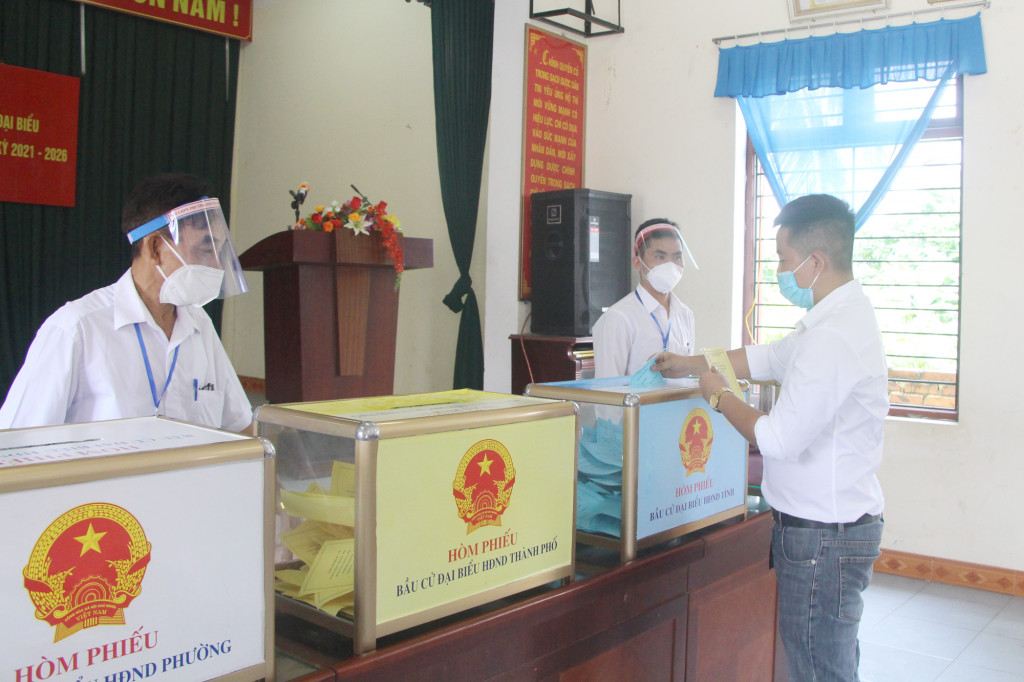 Cử tri Quảng Ninh đồng thuận, ủng hộ đi bầu cử với tỷ lệ đạt 99,95%.