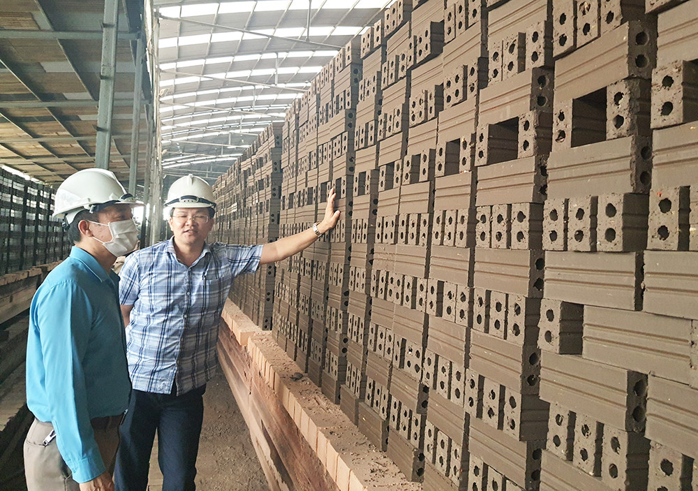 Trong 5 tháng đầu năm, sản phẩm gạch nung của Công ty Cp gạch Thanh Sơn tiêu thụ tốt. 