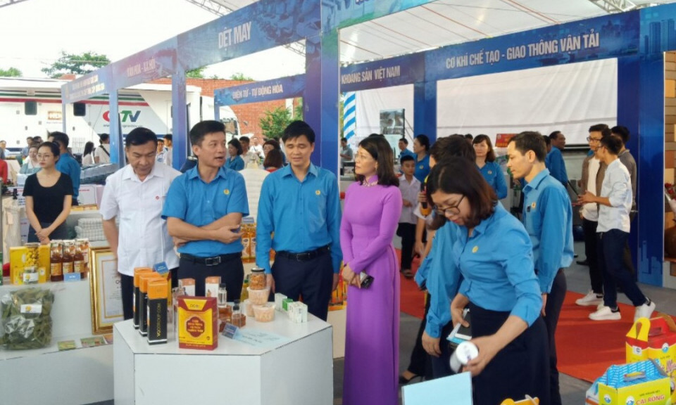 Hướng về người lao động