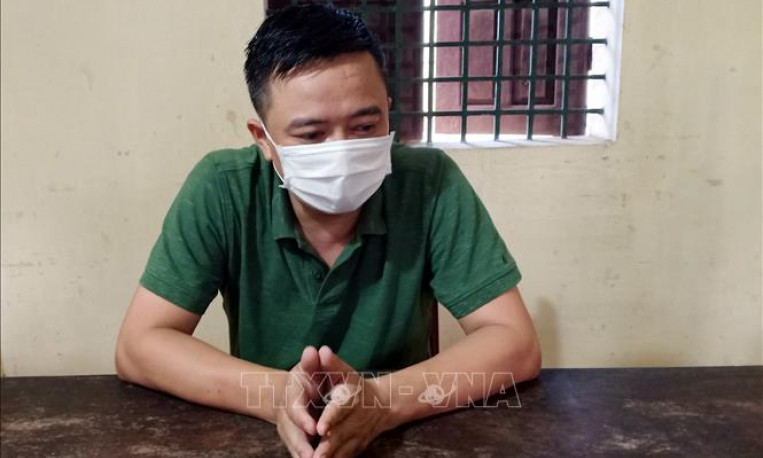 Tạm giữ đối tượng tấn công trung úy công an khi bị nhắc đeo khẩu trang
