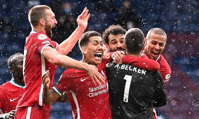 Liverpool thắng nhờ bàn của thủ môn ở phút 95