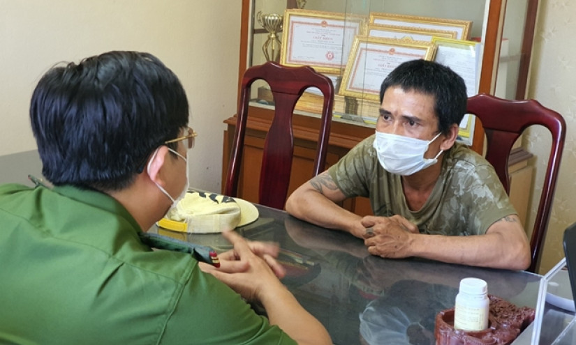 Đà Nẵng bắt đối tượng đập phá các pa nô bầu cử