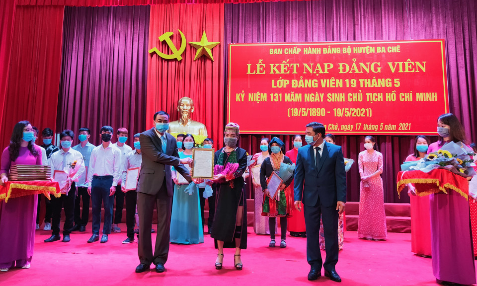 Ba Chẽ kết nạp 27 đảng viên lớp đảng viên 19/5