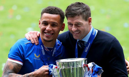Gerrard hoàn tất cú hat-trick danh hiệu cá nhân ở Scotland