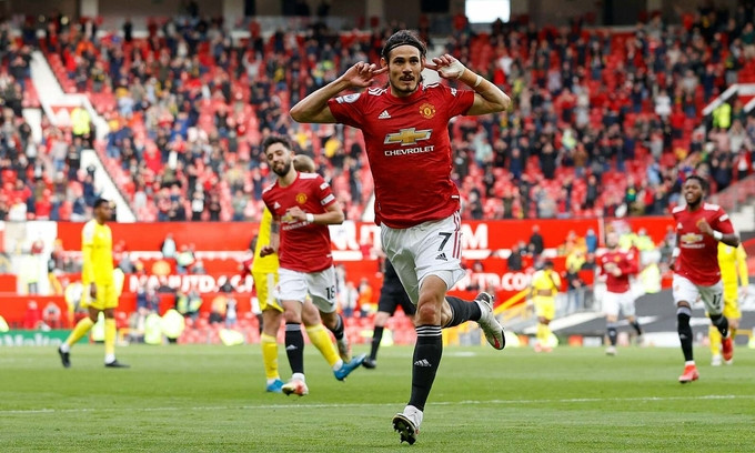Cavani ghi tuyệt phẩm từ 35 mét
