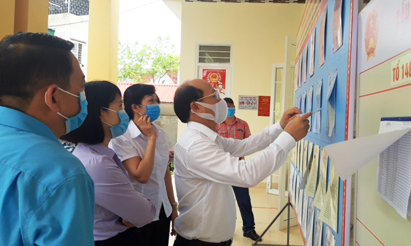 Trưởng Ban Nội chính Tỉnh ủy kiểm tra công tác chuẩn bị bầu cử tại Uông Bí, Quảng Yên